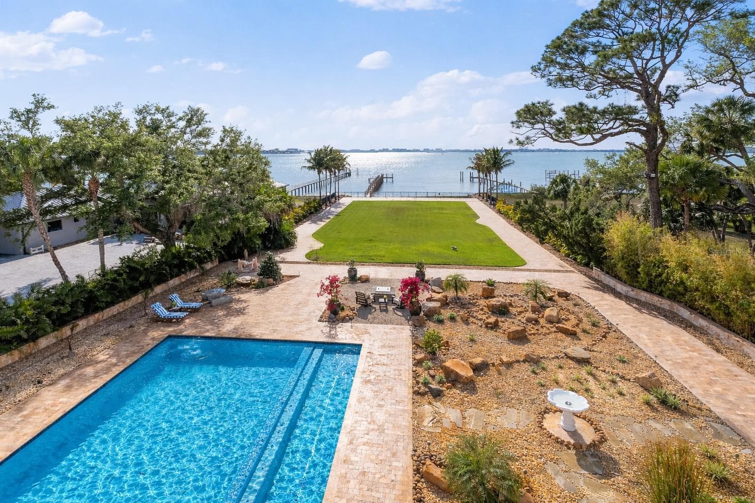 Resort-style pool and spa set within expansive, beautifully designed grounds. - 2000 PARK ST N, ST PETERSBURG