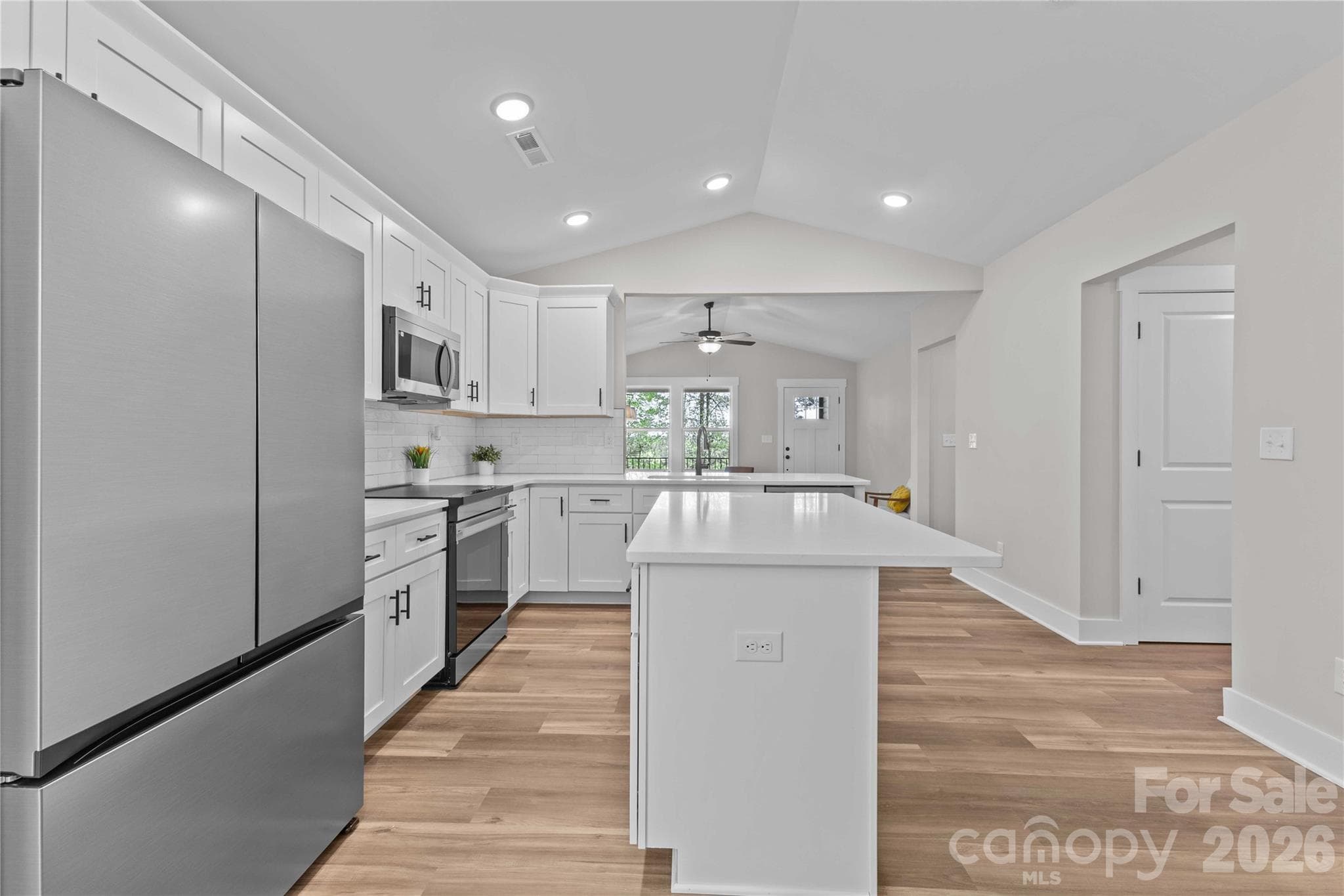Single Family Residence at 4581 Riverside Road, Lancaster, photo 18 of 43