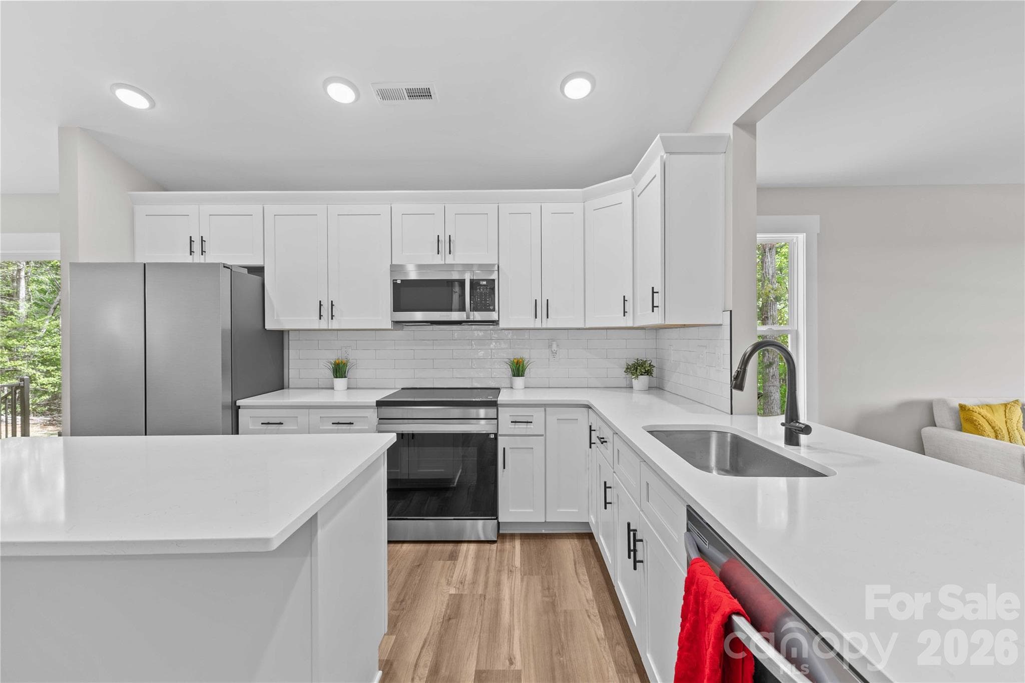 Single Family Residence at 4581 Riverside Road, Lancaster, photo 9 of 43