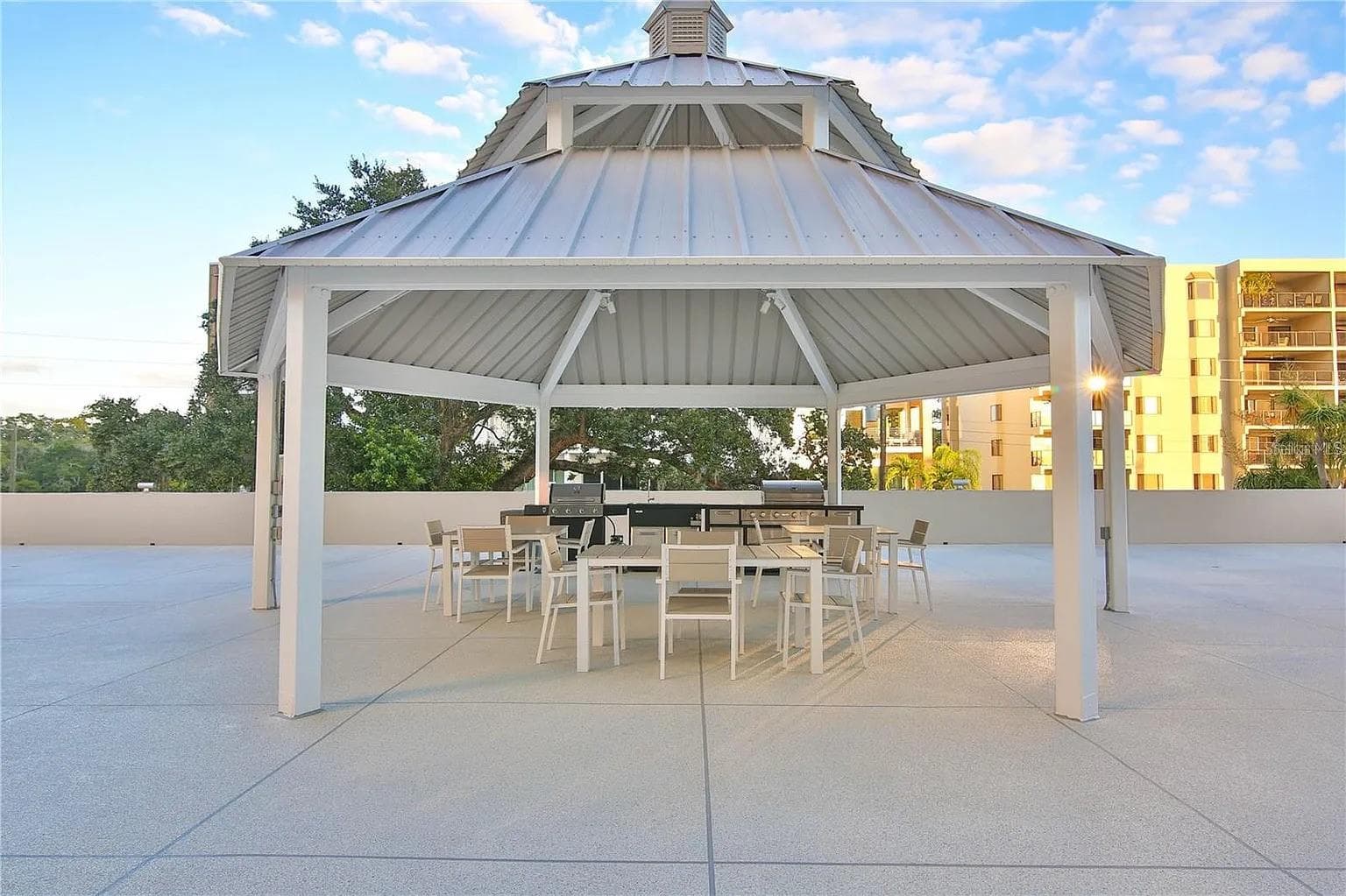 BBQ Gazebo - 707 S GULFSTREAM AVE #307, SARASOTA