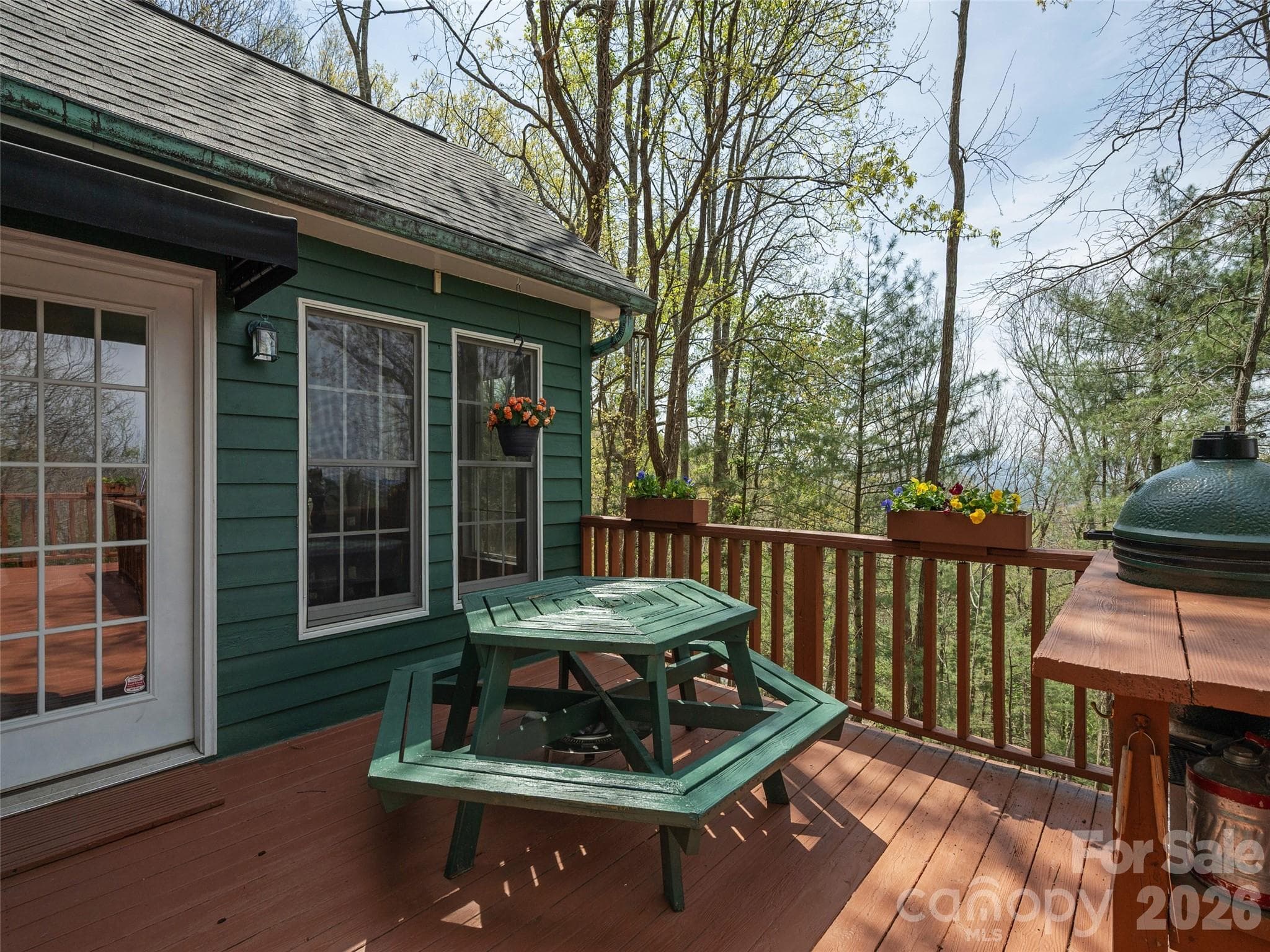 The Big Green Egg Stays - 403 Cherokee Road, Asheville