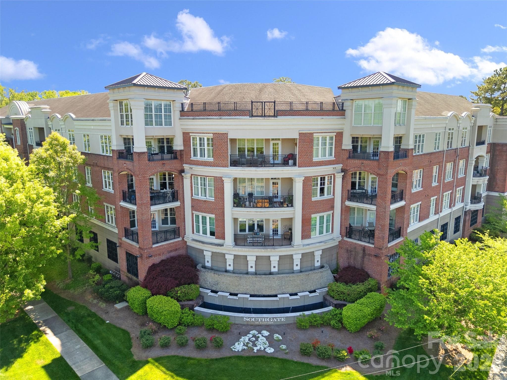 Located in the heart of SouthPark within walking distance to the finest restaurants, shopping, breweries, grocery stores plus a short drive to Uptown, CLT airport and more! - SouthGate on Fairview, Charlotte