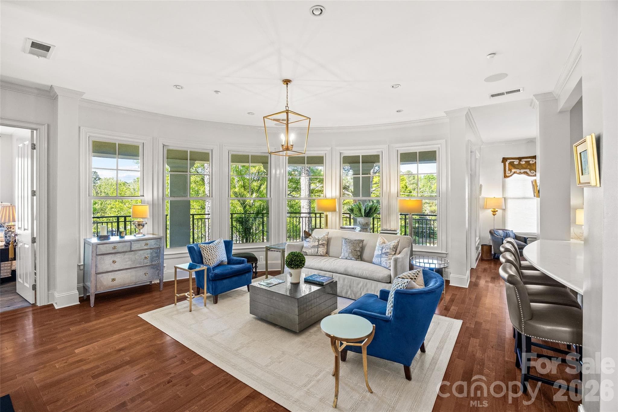 This renovated, move-in ready, luxury, end unit condo features 3 bedrooms, 2.5 bathrooms, 1,689 square feet with a 240 square foot wrap around porch, updated light fixtures, fresh paint and renovated kitchen. - SouthGate on Fairview, Charlotte