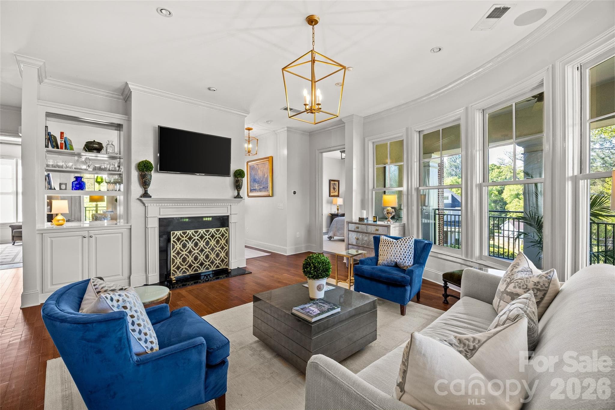 This renovated, move-in ready, luxury, end unit condo features 3 bedrooms, 2.5 bathrooms, 1,689 square feet with a 240 square foot wrap around porch, updated light fixtures, fresh paint and renovated kitchen. - SouthGate on Fairview, Charlotte