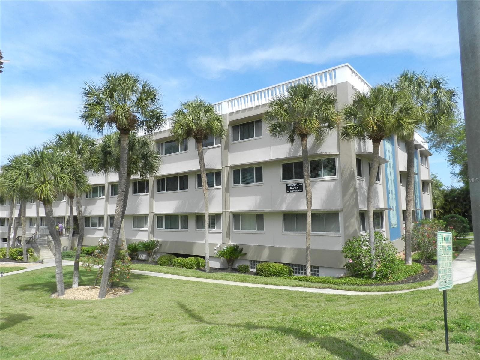 HARBOUR CLUB CONDO 1