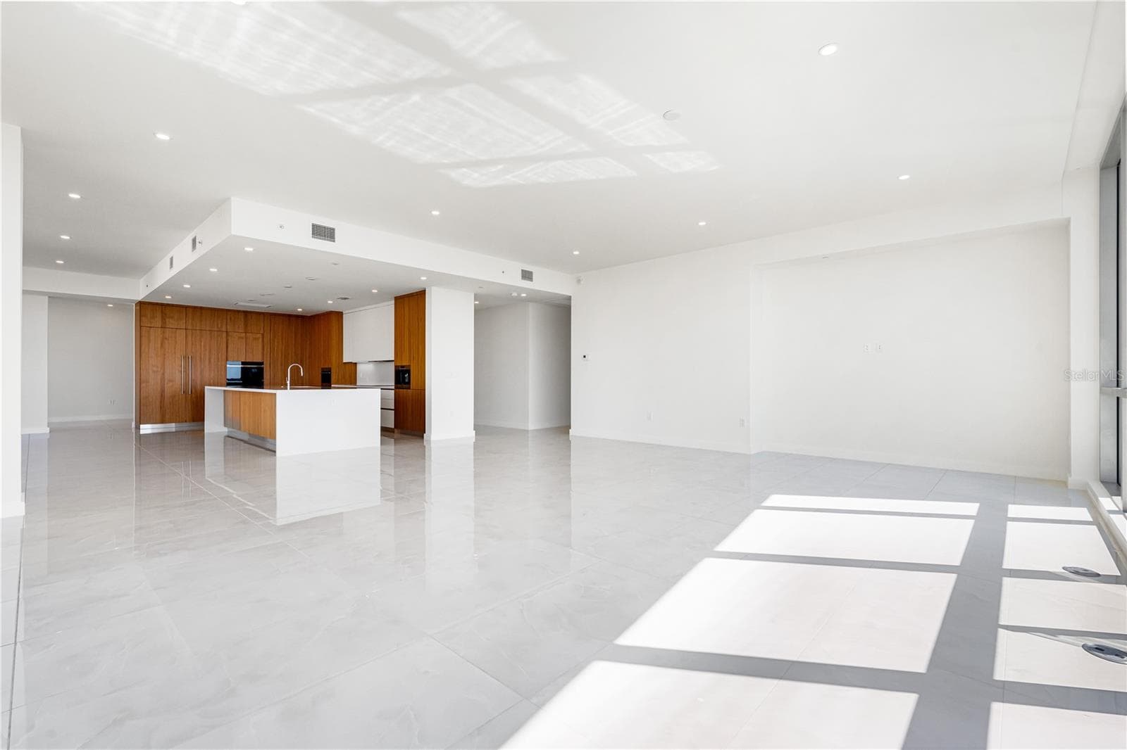 Condominium at 111 GOLDEN GATE #701, SARASOTA, photo 13 of 77