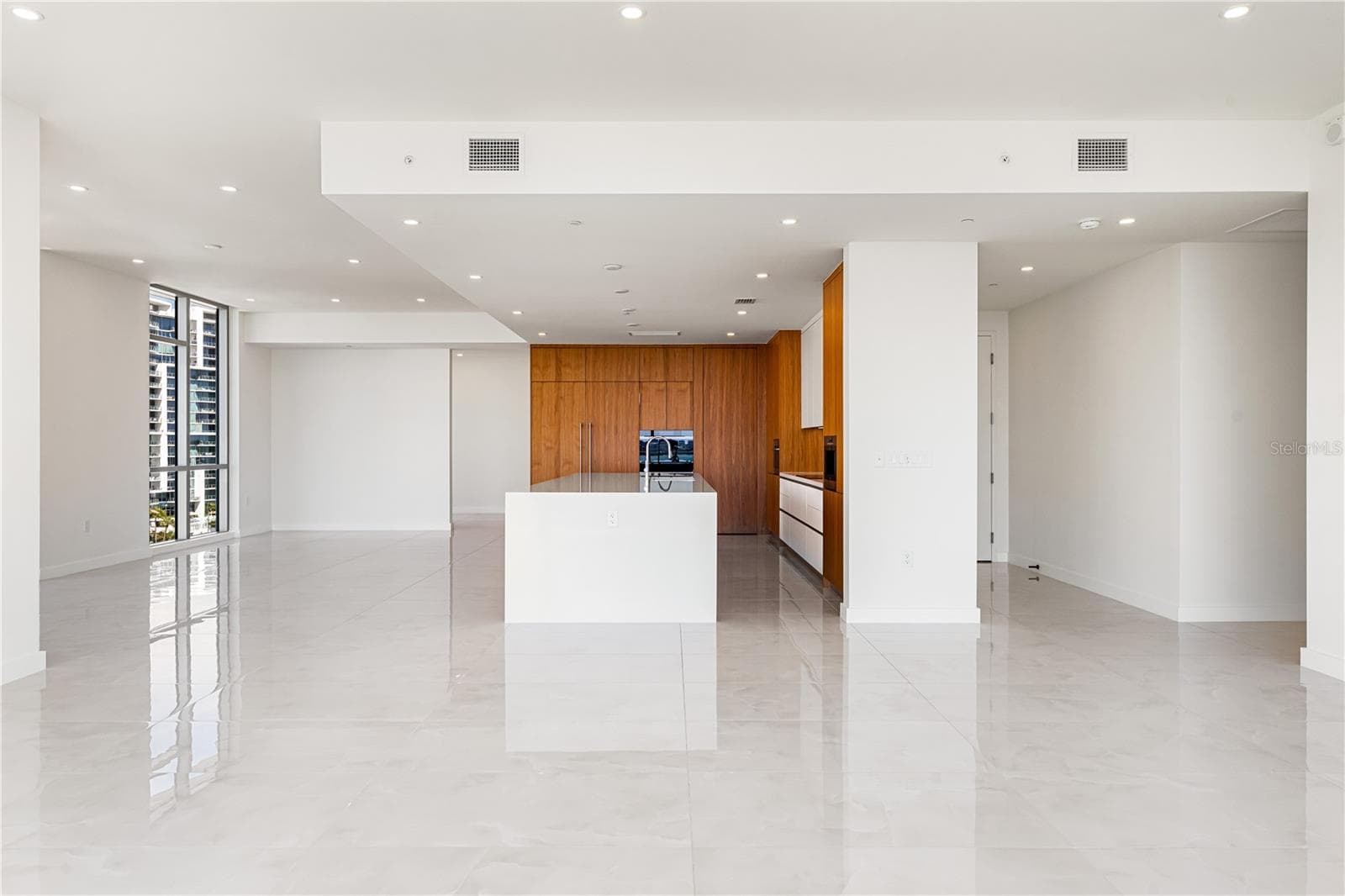 Condominium at 111 GOLDEN GATE #701, SARASOTA, photo 15 of 77