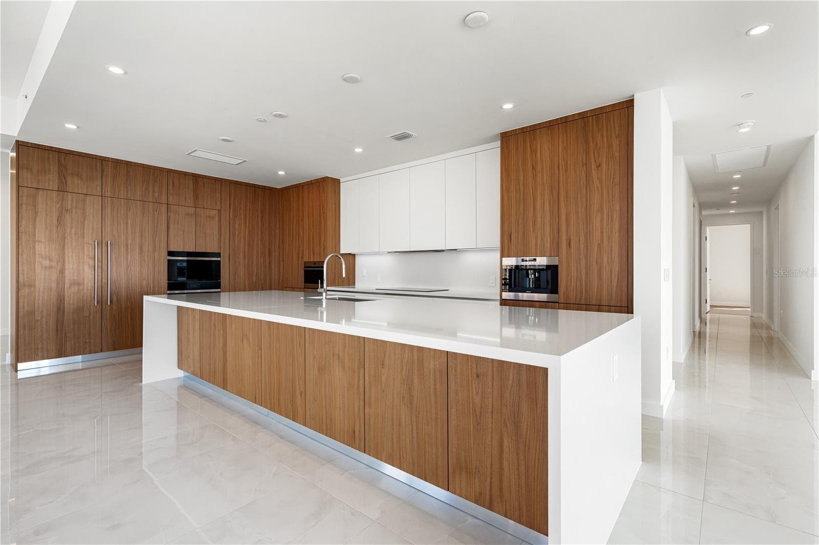 Condominium at 111 GOLDEN GATE #701, SARASOTA, photo 17 of 77