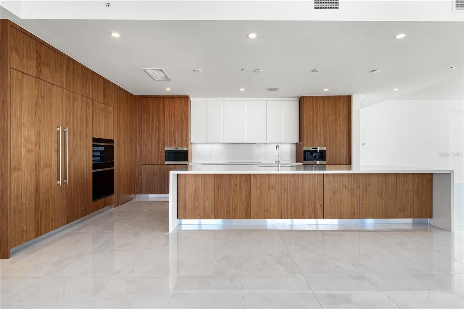 Condominium at 111 GOLDEN GATE #701, SARASOTA, photo 18 of 77