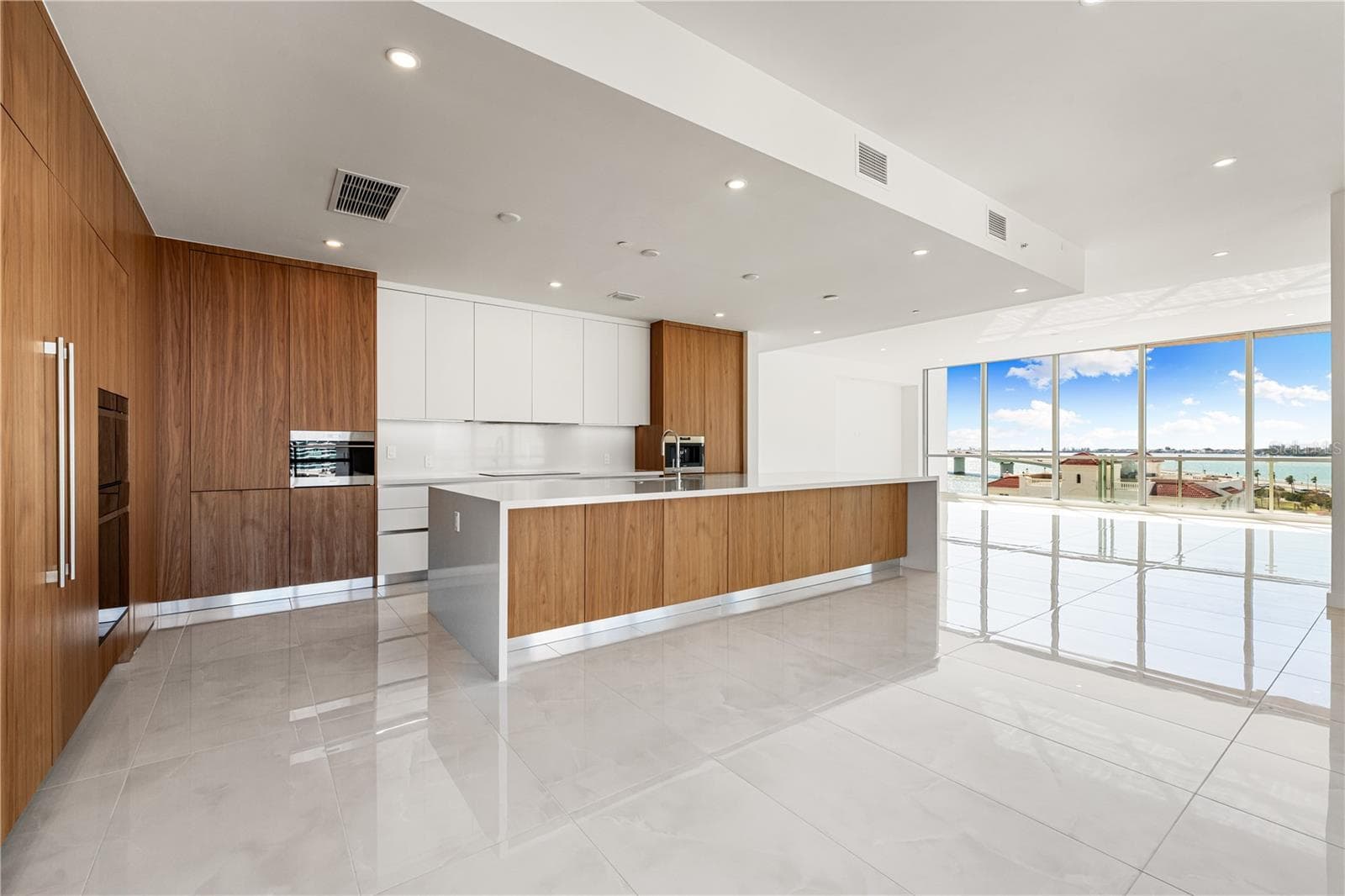 Condominium at 111 GOLDEN GATE #701, SARASOTA, photo 19 of 77