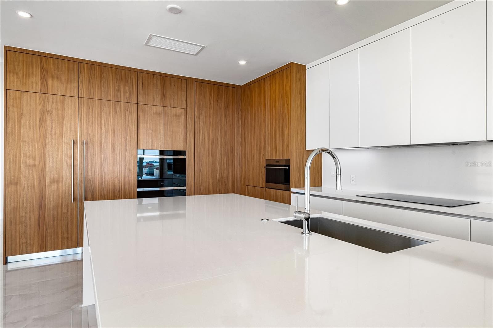Condominium at 111 GOLDEN GATE #701, SARASOTA, photo 21 of 77