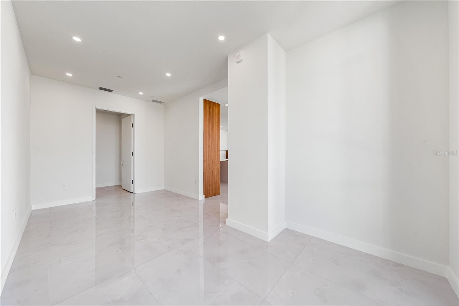 Condominium at 111 GOLDEN GATE #701, SARASOTA, photo 33 of 77