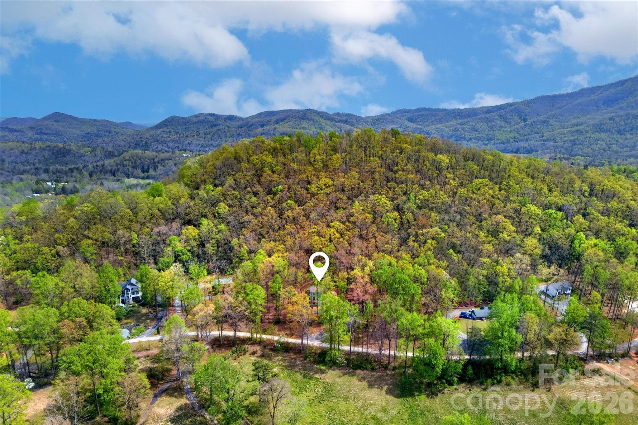 Less than 5 minutes to downtown Old Fort. - 1413 Golf Course Road, Old Fort