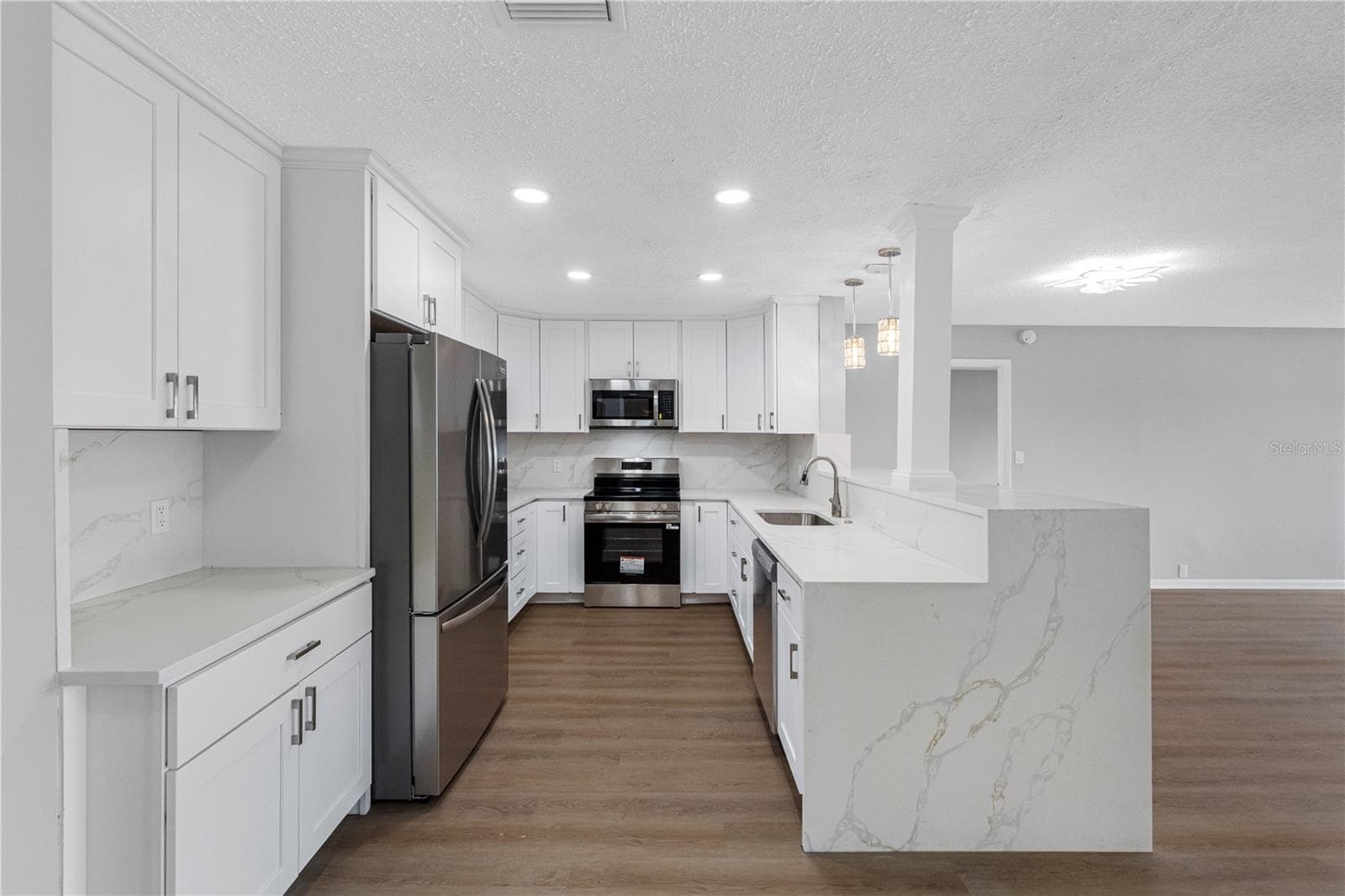 Kitchen - 100 BLUFF VIEW DR #404C, BELLEAIR BLUFFS