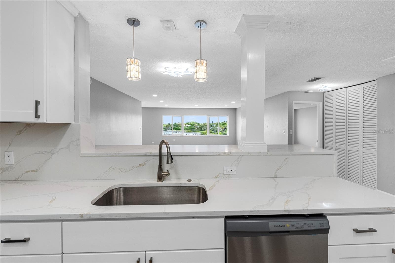 Kitchen - 100 BLUFF VIEW DR #404C, BELLEAIR BLUFFS