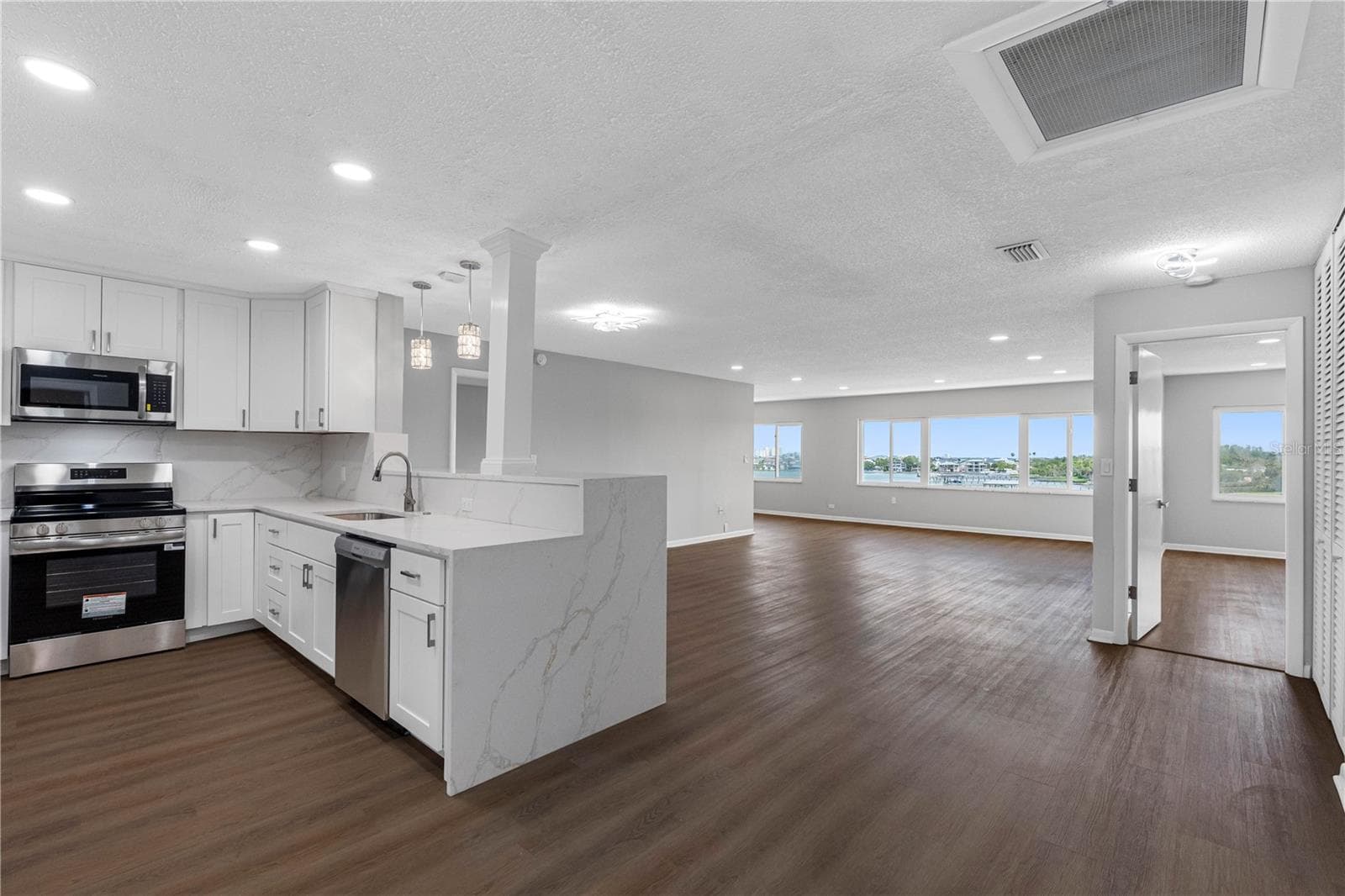 Kitchen/Dining/Living - 100 BLUFF VIEW DR #404C, BELLEAIR BLUFFS