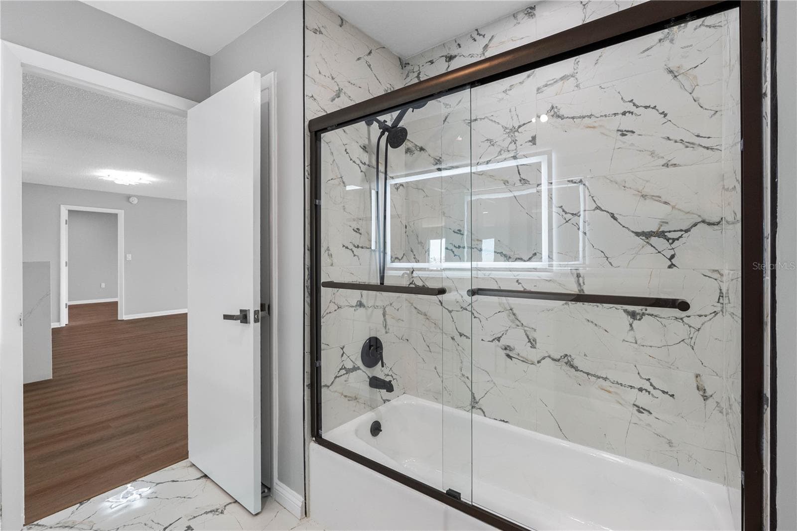 Guest Bathroom - 100 BLUFF VIEW DR #404C, BELLEAIR BLUFFS