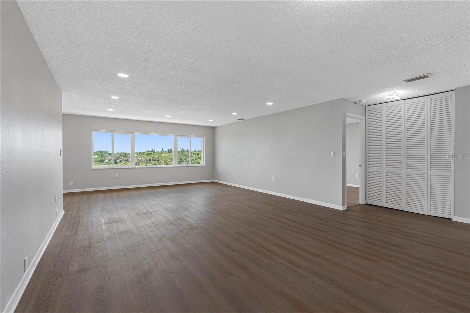 Living Room - 100 BLUFF VIEW DR #404C, BELLEAIR BLUFFS