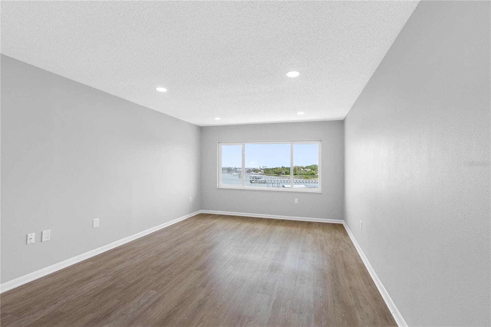 Guest Bedroom With a View - 100 BLUFF VIEW DR #404C, BELLEAIR BLUFFS
