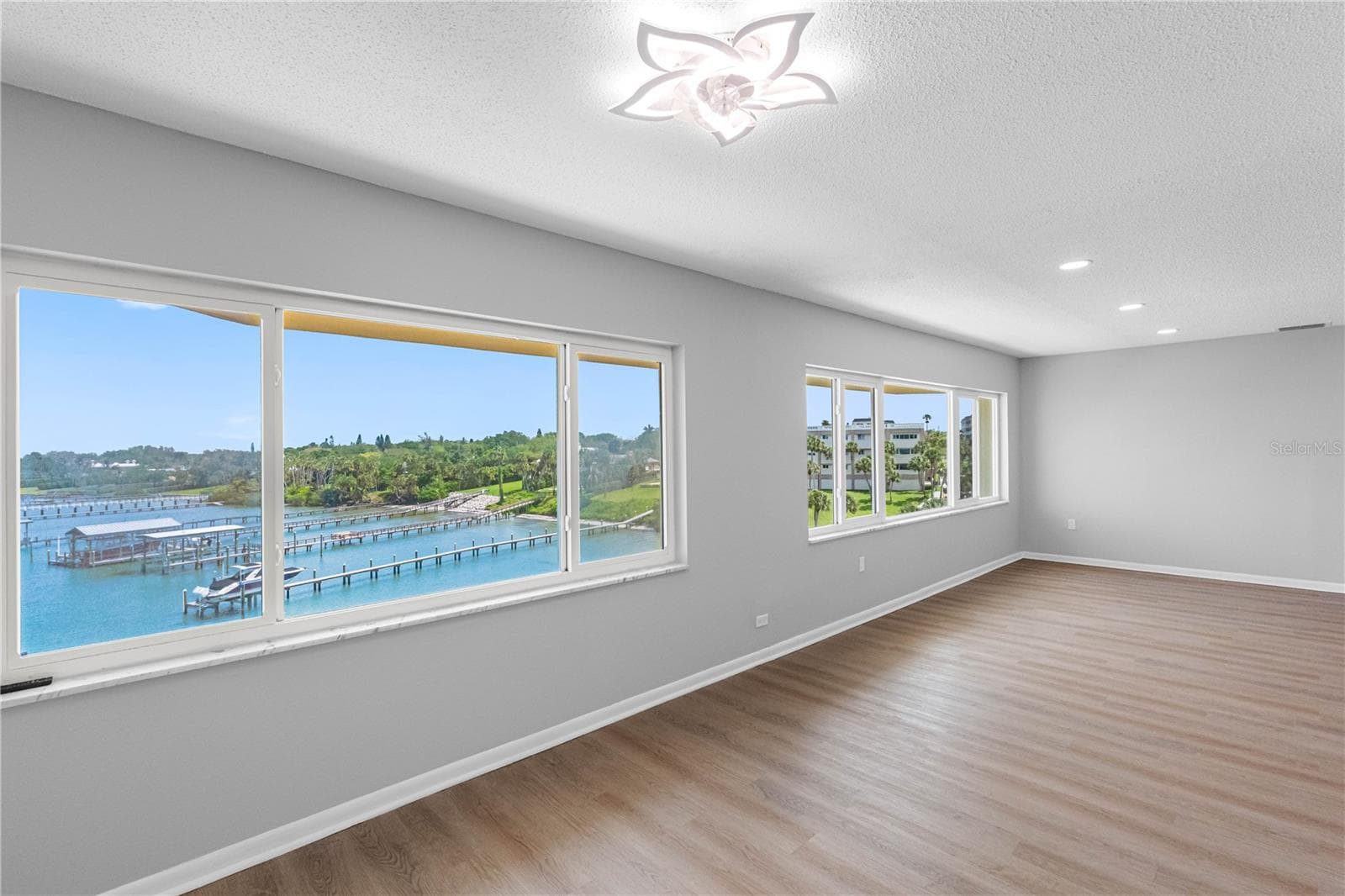 Living Room View - 100 BLUFF VIEW DR #404C, BELLEAIR BLUFFS