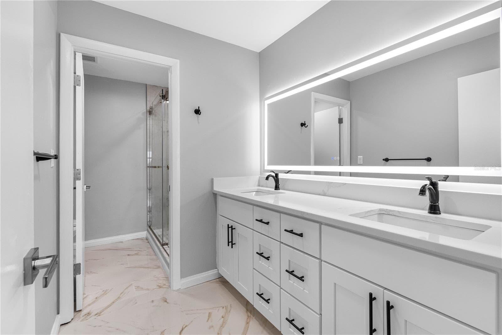 Primary Bathroom - 100 BLUFF VIEW DR #404C, BELLEAIR BLUFFS
