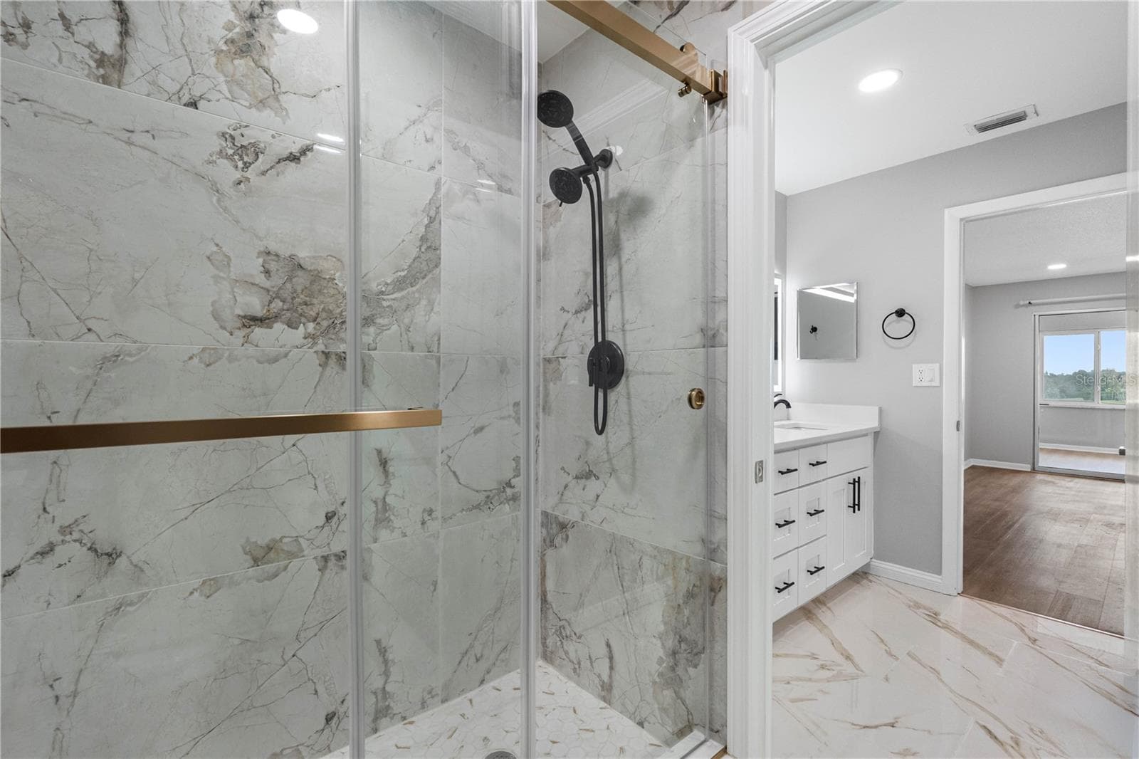 Primary Bathroom - 100 BLUFF VIEW DR #404C, BELLEAIR BLUFFS