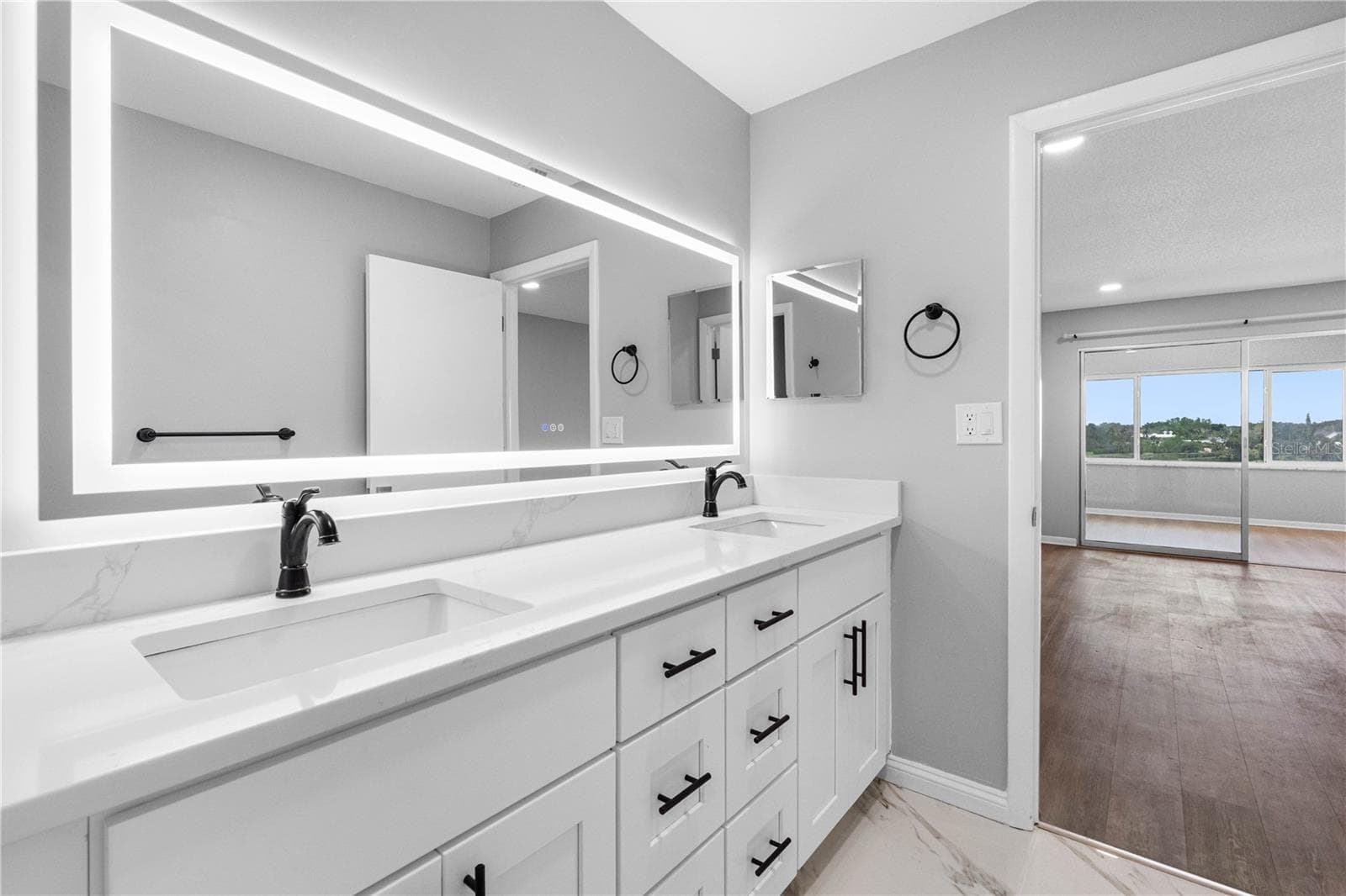 Primary Bathroom - 100 BLUFF VIEW DR #404C, BELLEAIR BLUFFS