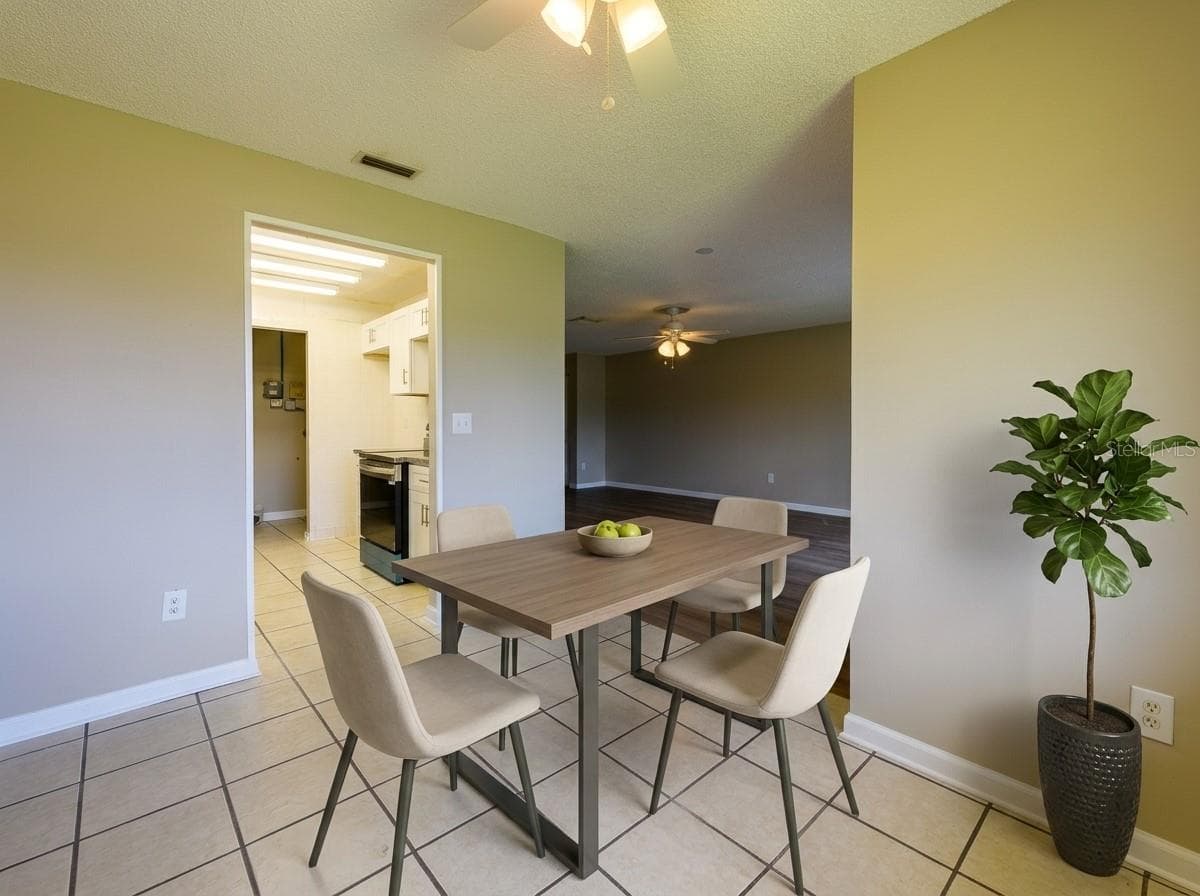 Eating/dining area off kitchen/livingroom. - 1308 13TH CIR SE, LARGO
