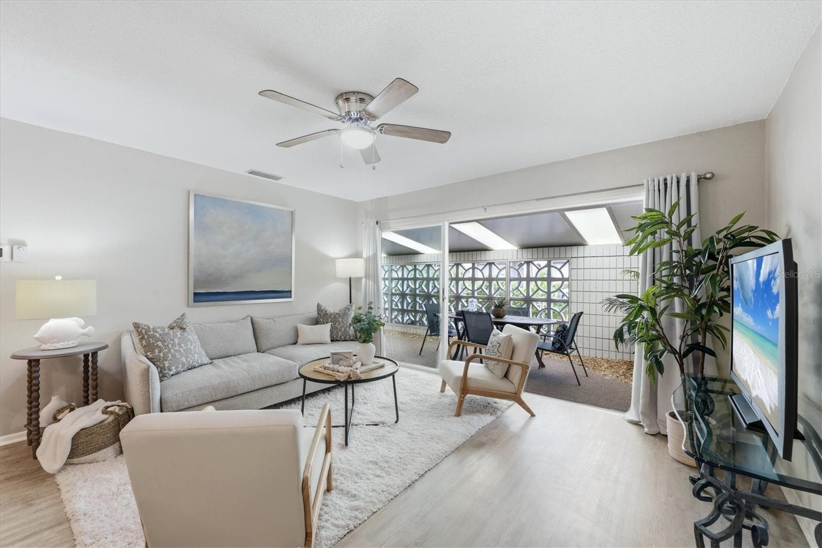 Villa at 405 MENENDEZ ST, VENICE, photo 3 of 34