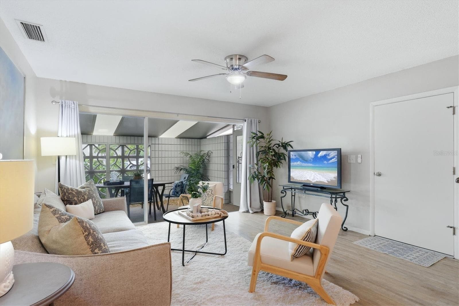 Villa at 405 MENENDEZ ST, VENICE, photo 5 of 34