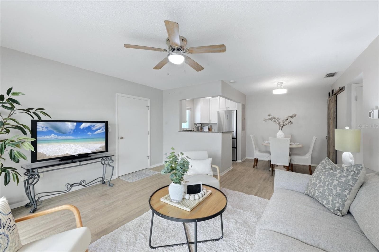 Villa at 405 MENENDEZ ST, VENICE, photo 6 of 34