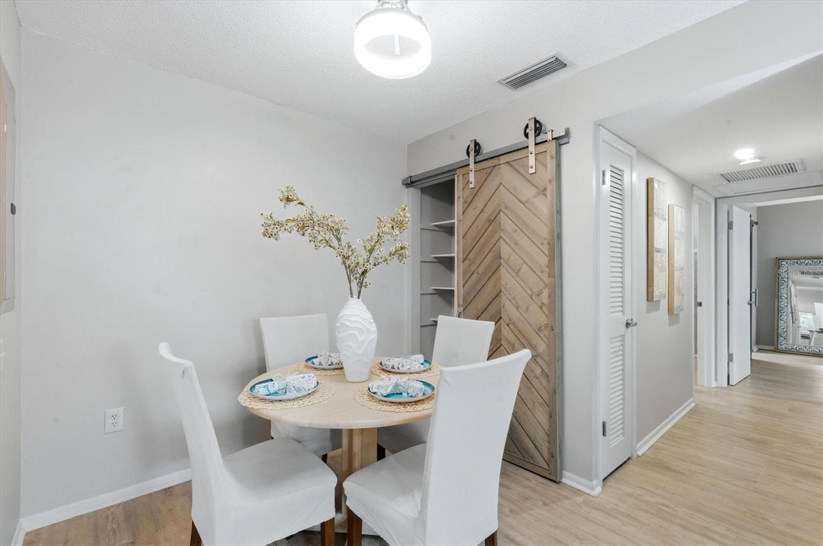 Villa at 405 MENENDEZ ST, VENICE, photo 10 of 34