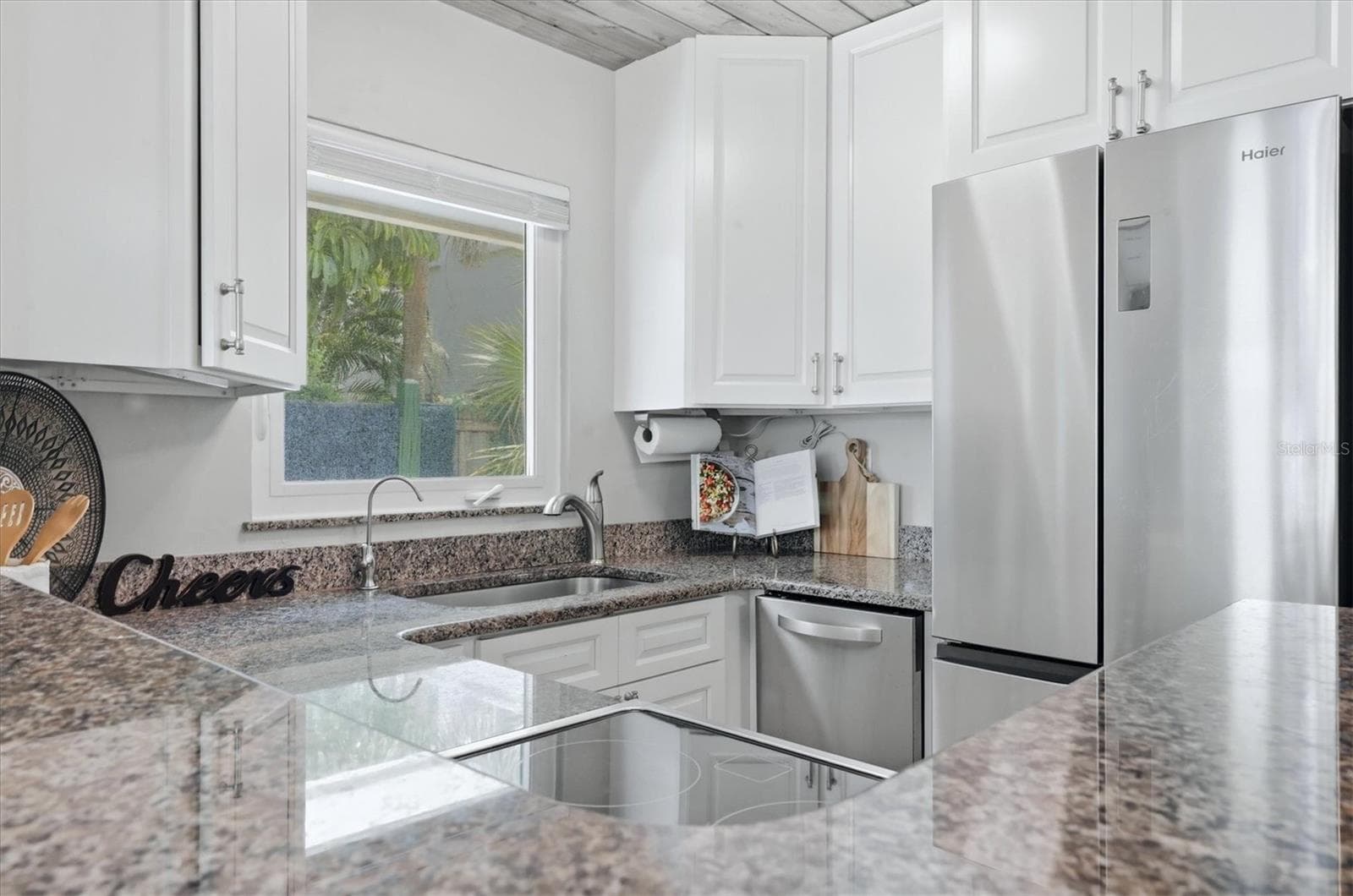 Villa at 405 MENENDEZ ST, VENICE, photo 11 of 34