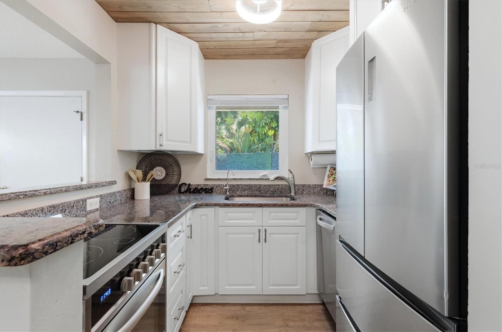 Villa at 405 MENENDEZ ST, VENICE, photo 12 of 34