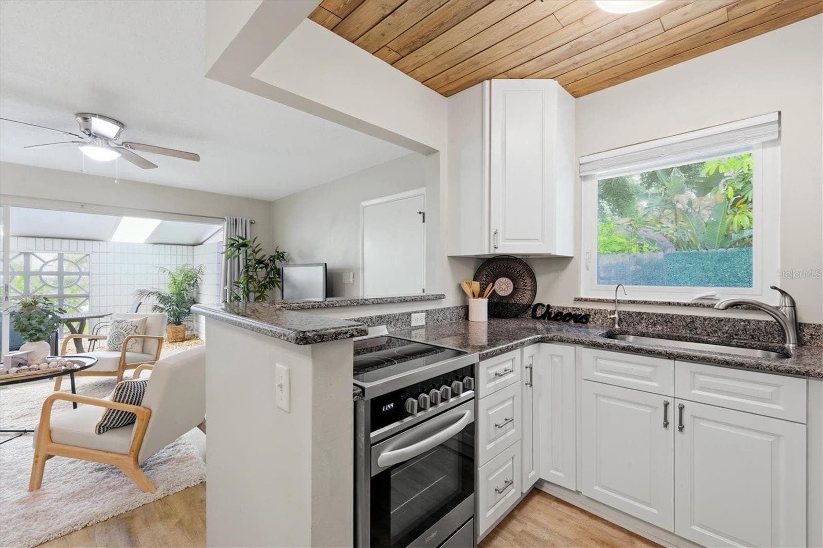 Villa at 405 MENENDEZ ST, VENICE, photo 13 of 34