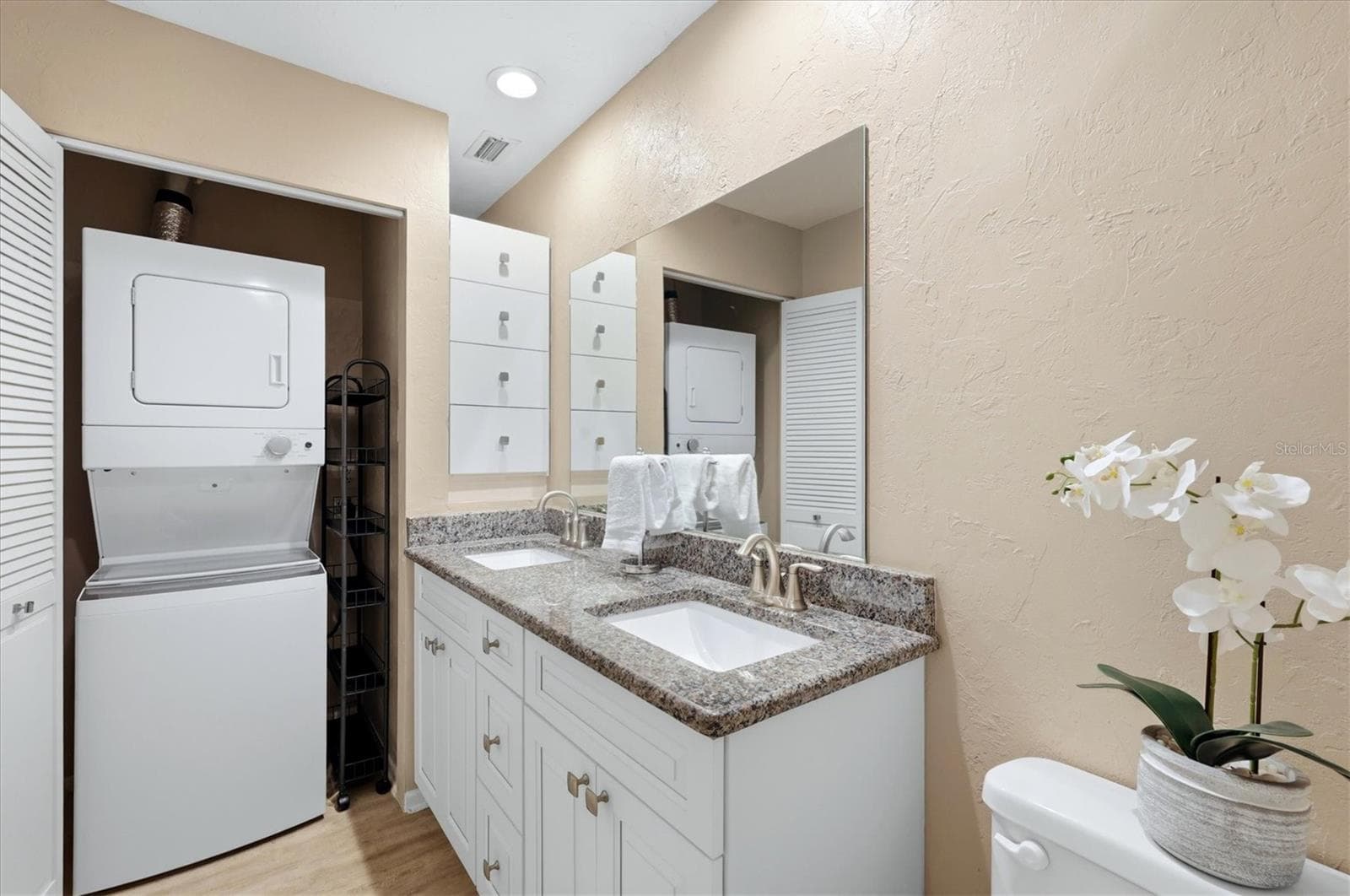 Villa at 405 MENENDEZ ST, VENICE, photo 24 of 34