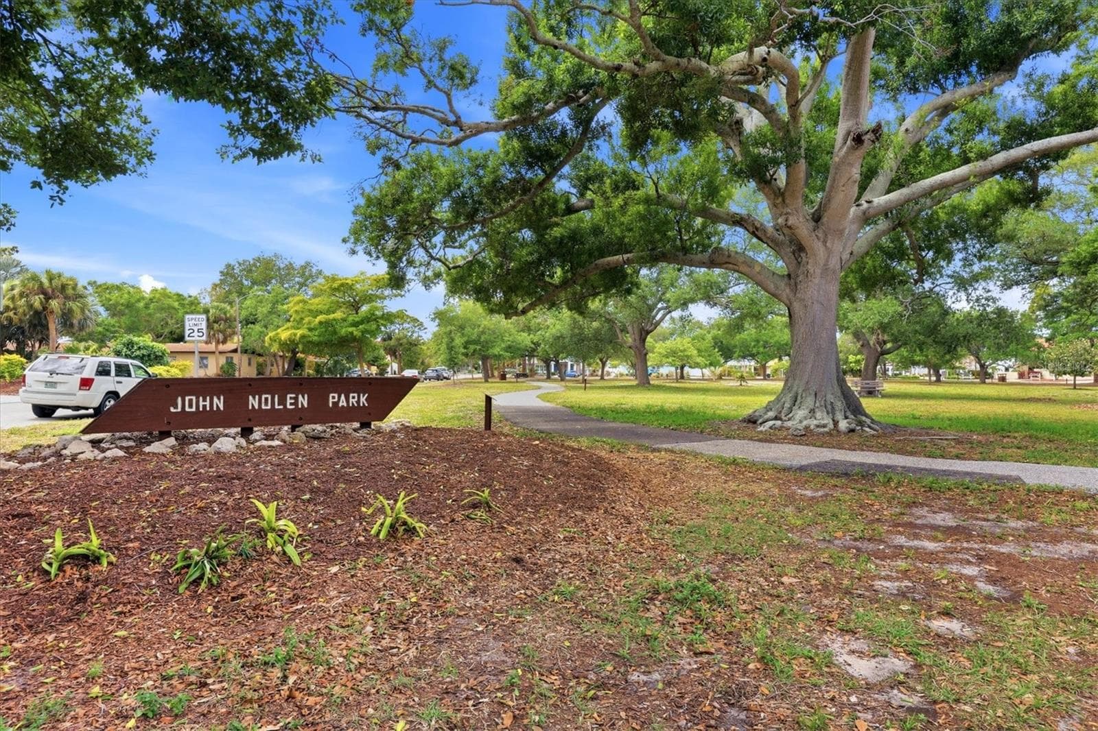 Villa at 405 MENENDEZ ST, VENICE, photo 31 of 34