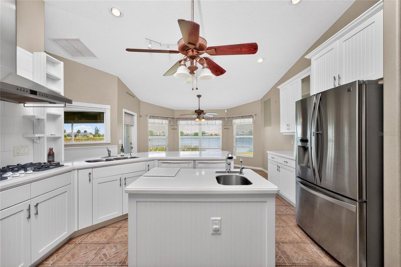 Single Family Residence at 7110 SAN CASA DR, ENGLEWOOD, photo 12 of 43