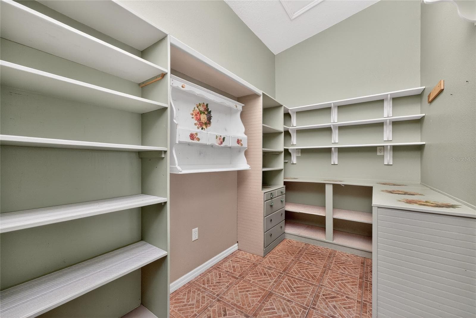 Walk in pantry - 7110 SAN CASA DR, ENGLEWOOD