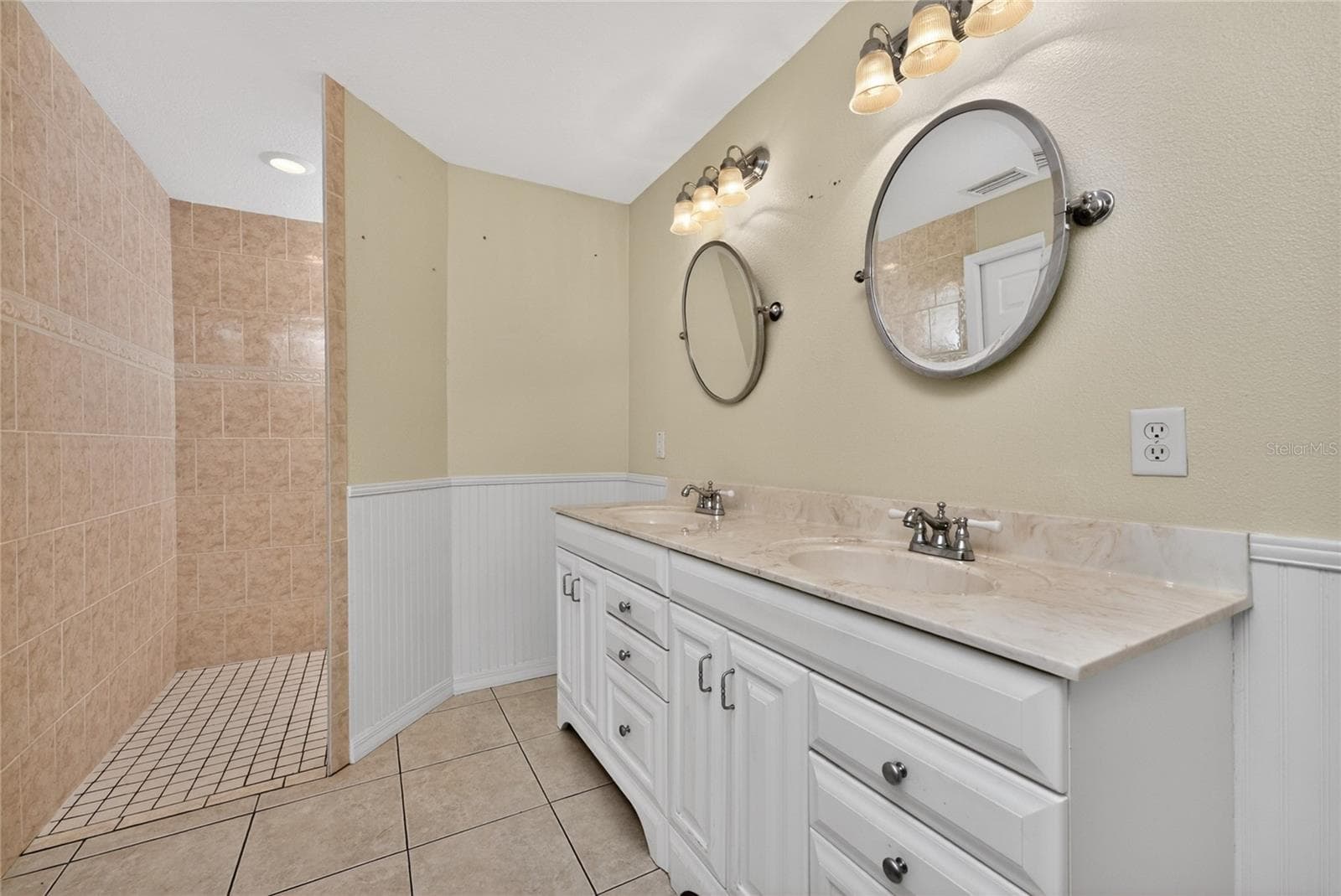Master bath - 7110 SAN CASA DR, ENGLEWOOD