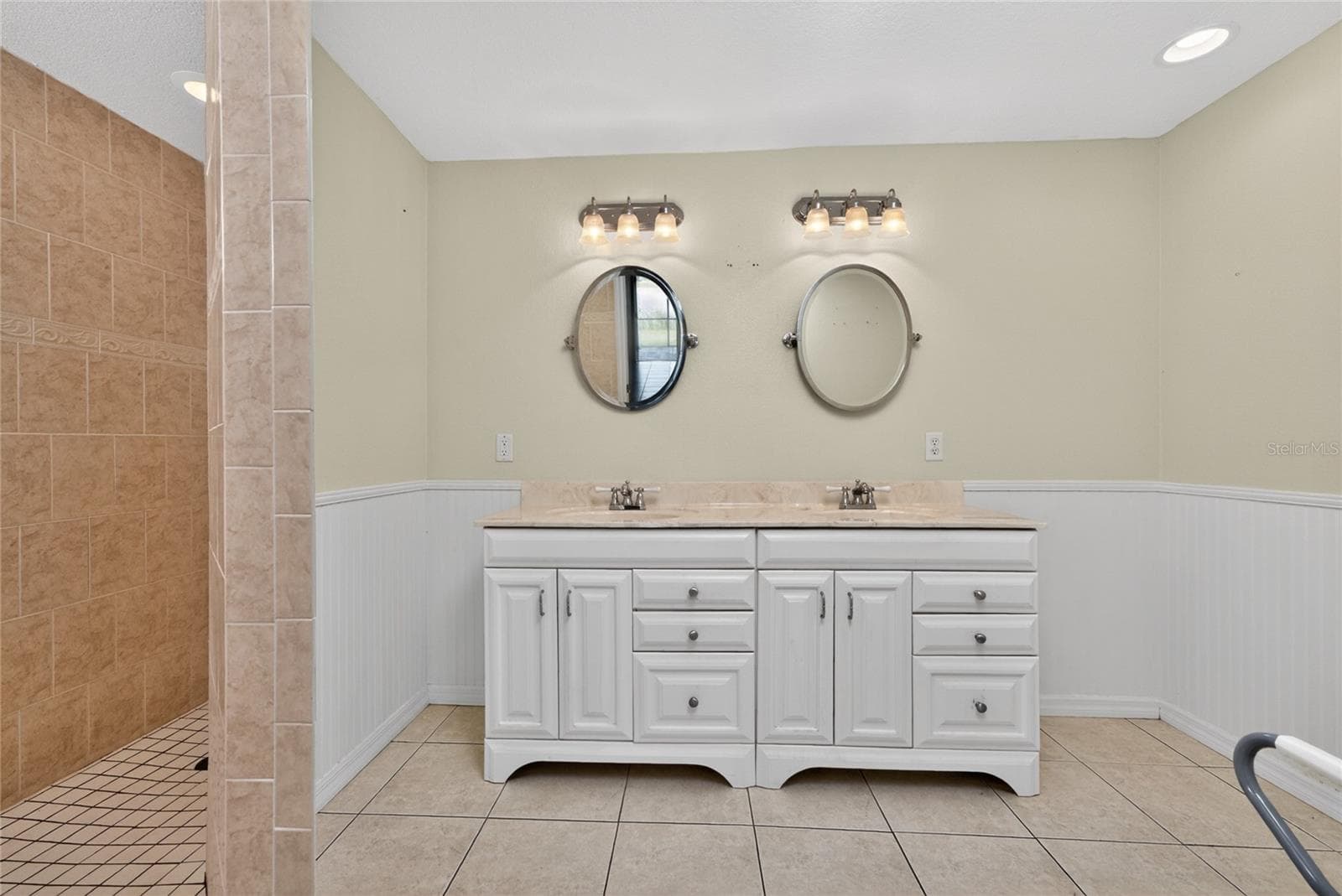 Master bath - 7110 SAN CASA DR, ENGLEWOOD