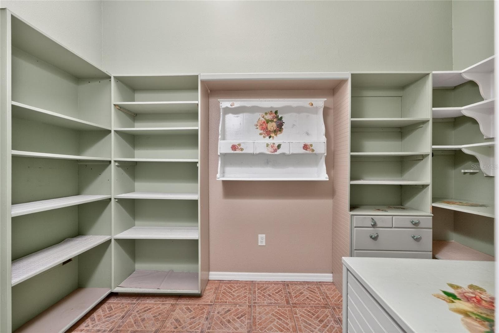 Single Family Residence at 7110 SAN CASA DR, ENGLEWOOD, photo 29 of 43