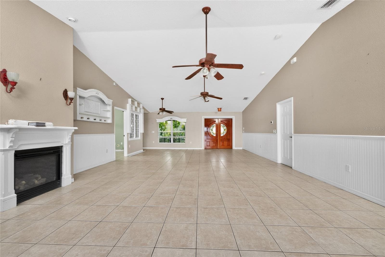Living room - 7110 SAN CASA DR, ENGLEWOOD