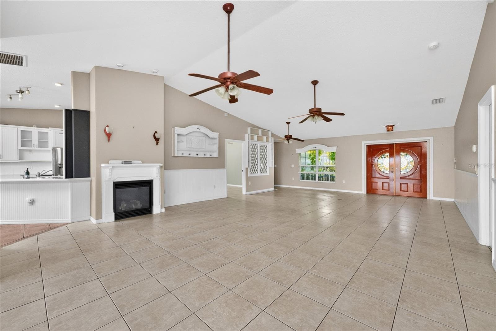 Living room - 7110 SAN CASA DR, ENGLEWOOD