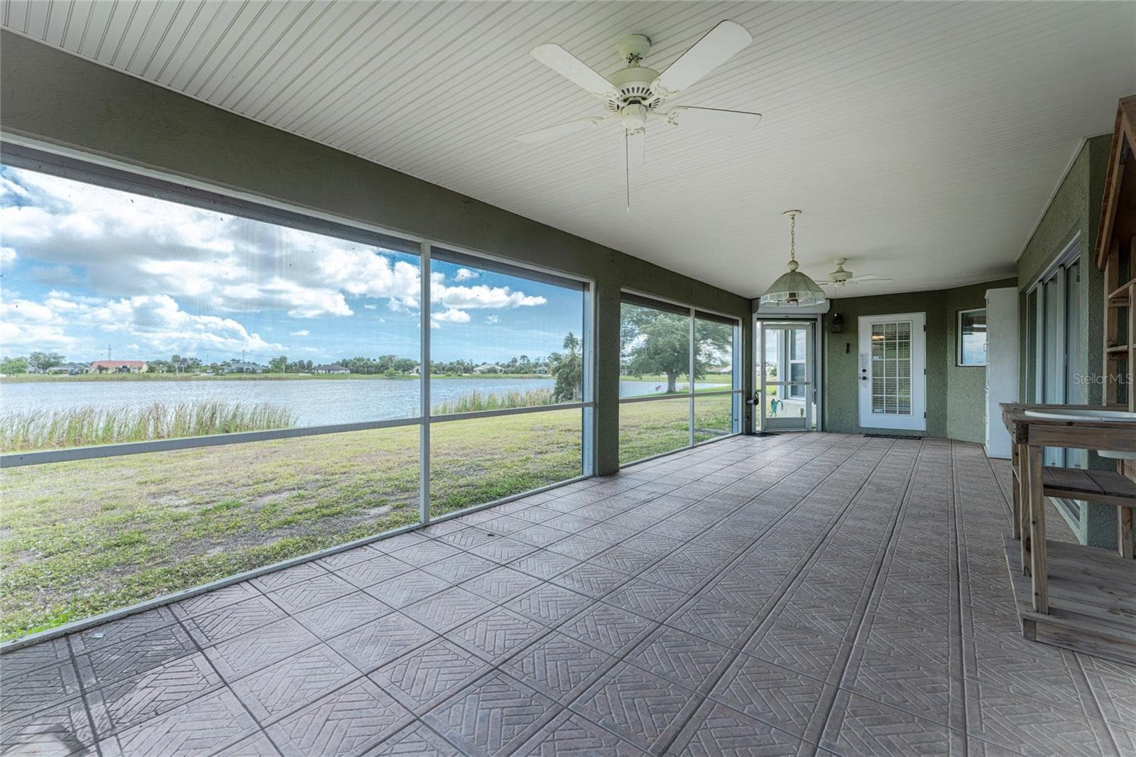 Lanai - 7110 SAN CASA DR, ENGLEWOOD