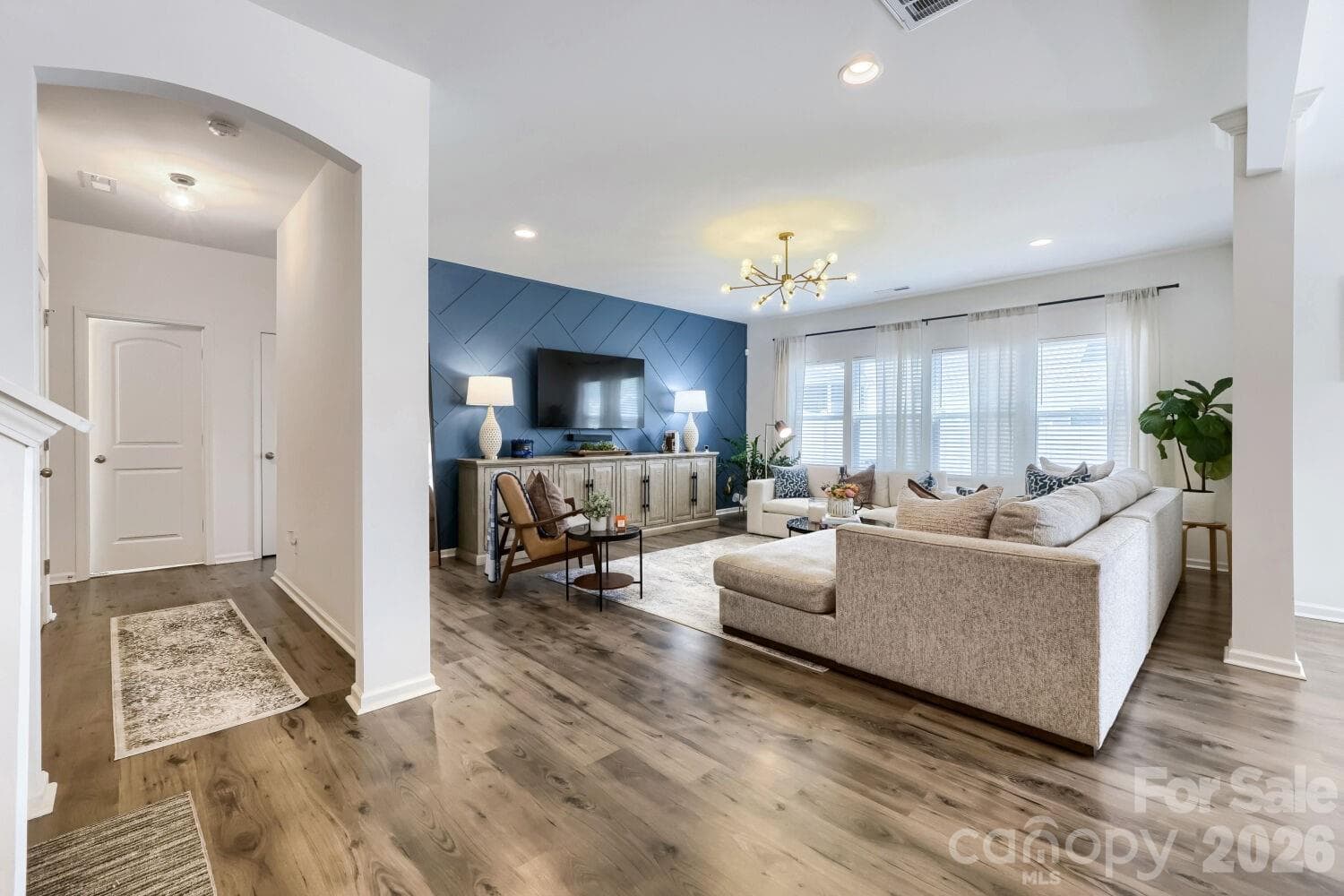 Main level with open layout - 7004 Duncan Acres Drive, Belmont