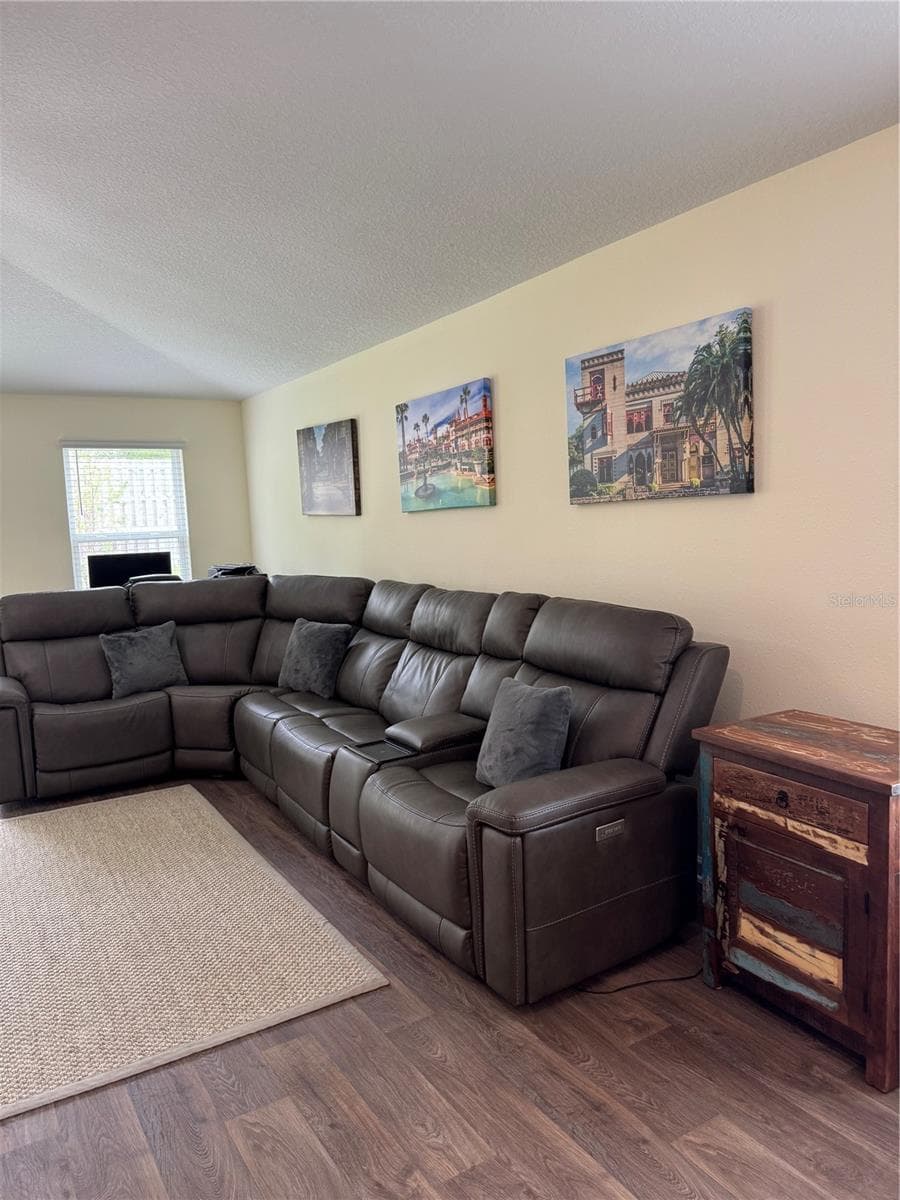 Living room - 203 CHESTERWOOD RD, ST AUGUSTINE