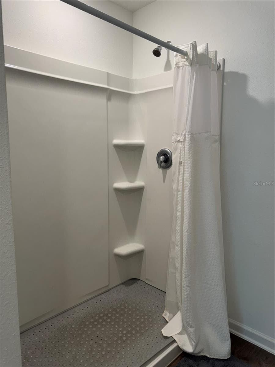 Shower - 203 CHESTERWOOD RD, ST AUGUSTINE