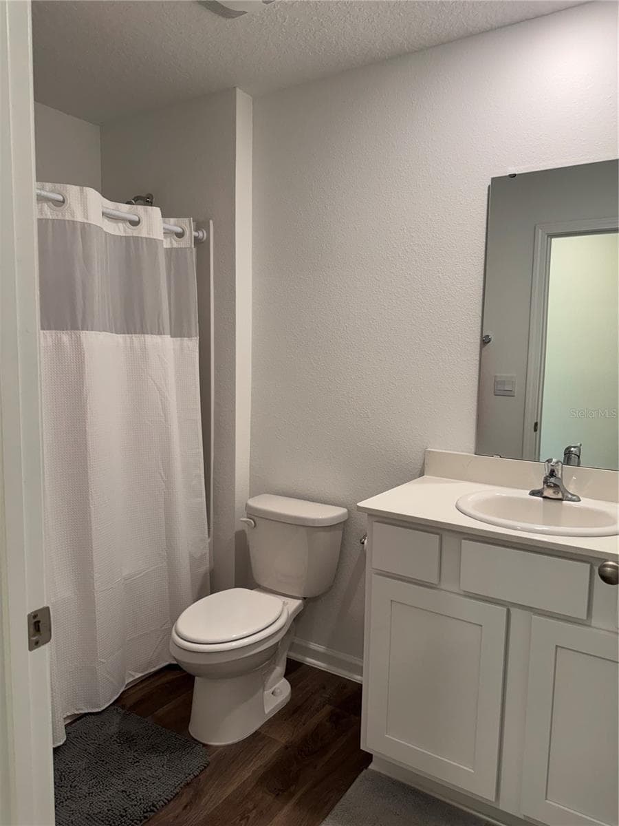 Second bath with tub/shower combo - 203 CHESTERWOOD RD, ST AUGUSTINE