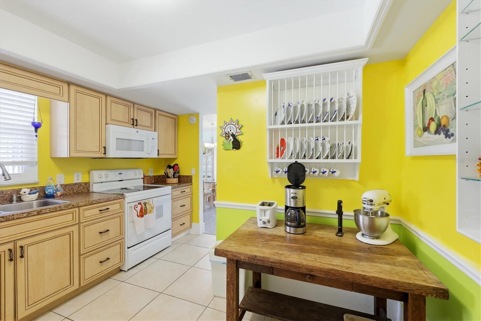 Single Family Residence at 12 GOLFVIEW CT, ROTONDA WEST, photo 20 of 39
